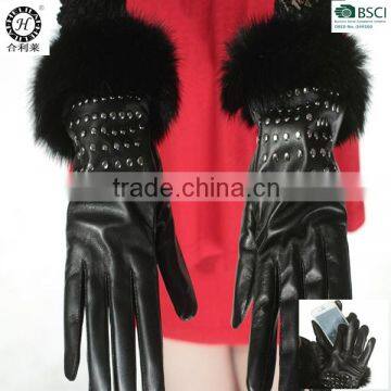 Fashion Lady Smartphone Black Gloves with Rivet and Rabbit Fur Leather Gloves