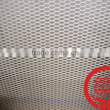 Interior open grid metal mesh panel