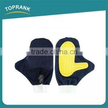 China supplies pet bath washing gloves dog grooming glove