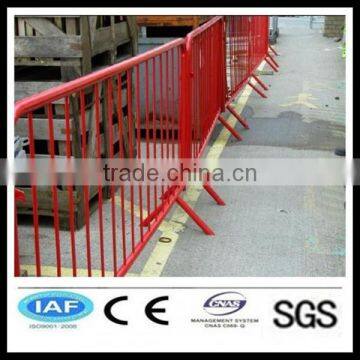 Powder coated crowd control temporary barrier