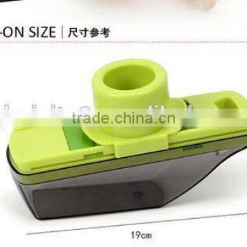 Cy284 Multifunction Kitchen Vegetable Tool Plastic Garlic Press Grater With Storage for Garlic Ginger photo-6