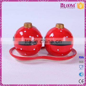 Ceramic Christmas Desgin Salt and Pepper Shaker Set photo-3