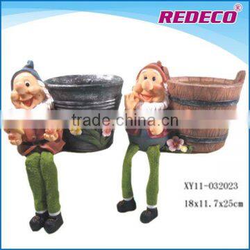 Polyresin garden gnome decoration