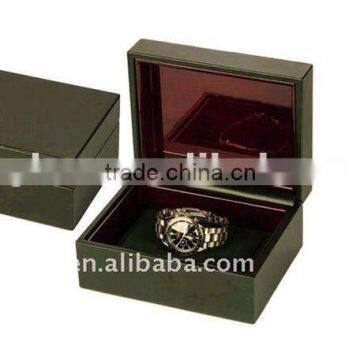 green color screen logo velvet and wooden watch box