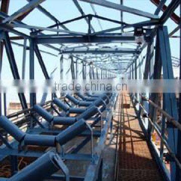 Construction belt conveyor gravity carry idler