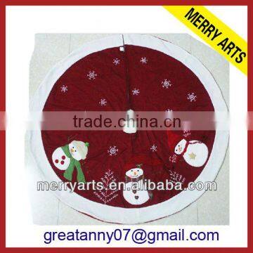 China hot new style christmas decoration product snow white christmas tree skirts cheap handmade christmas tree skirts