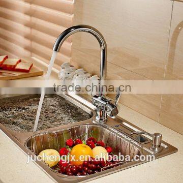 Low lead kitchen sink faucet