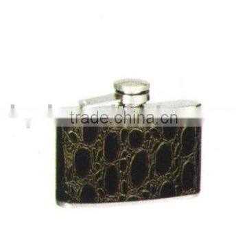 Totally skin-wrapped stainless steel hip flask