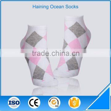 Rhombus pattern write women compression ankle socks