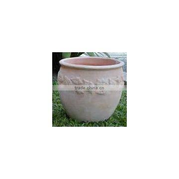 Clay terracotta pots with the beautiful style for your dreaming garden