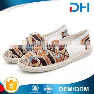 Woman Slip-on Weave Fashion Canvas Shoes With Different Color photo-3