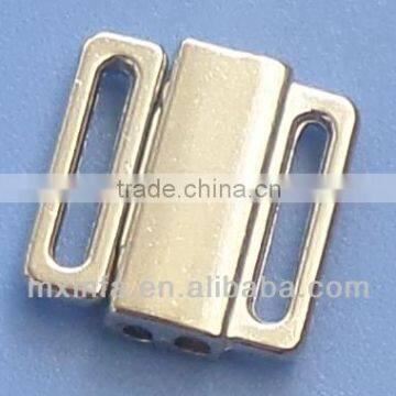 Bra metal front closure
