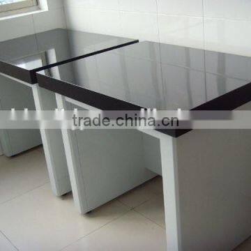 Laboratory balance table