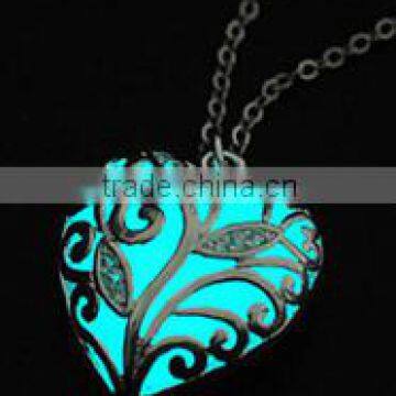 Hot 2015 new style luminous necklace heart of winter frozen forest glow in the dark necklace glow jewelry