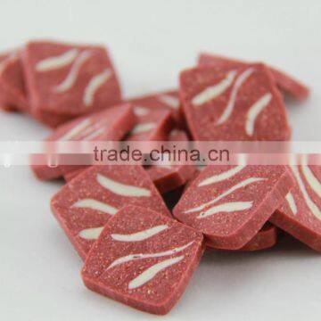 dry cat food (shaped squared beef pieces)