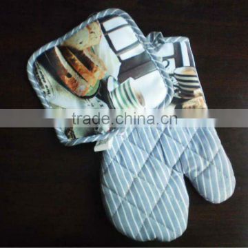 Heat-resistant oven mitt with potholder