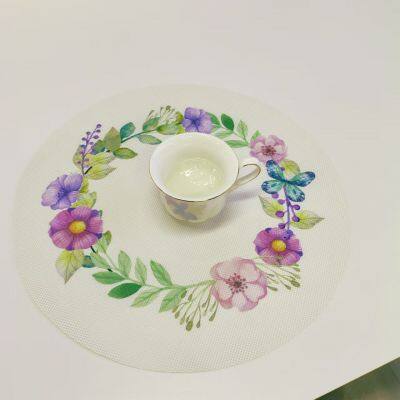 Набор из 6 круглых ПВХ салфеток для стола, размером 38 см, водонепроницаемых и термоустойчивых. Салфетки для обеда в весенних цветах, легко моются, подходят для домашней кухни.