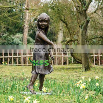 Bronze girl dancing statue for garden statue