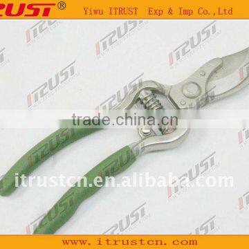 garden pruning shear with dipped handle