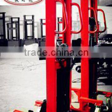 International Level Hand Hydraulic Stacker