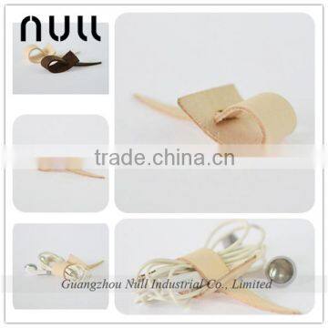Wholesale handicrafts genuine leather accessories earphone holders