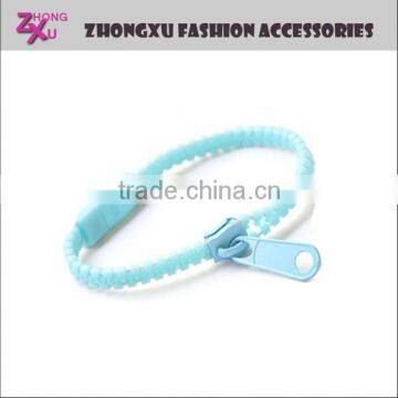 2015 new promotion plastic zipper bracelet bangle