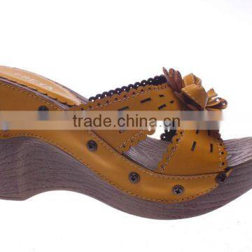 New model women sandals slipper with rivets on wedge decoration