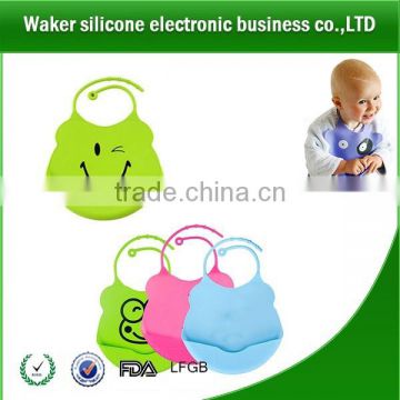 Cartoon face pattern non-toxic soft waterproof silicone baby bid with crumb catcher for feeding kids infant