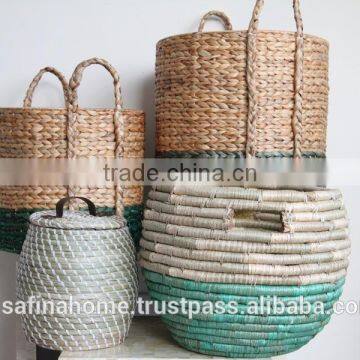 Water hyacinth storage basket with handles