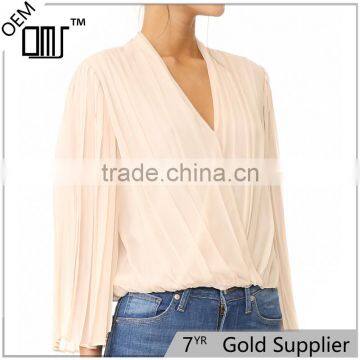 2017 OEM Long Bell Sleeves Surplice Neckline Deep Pleated Blouse