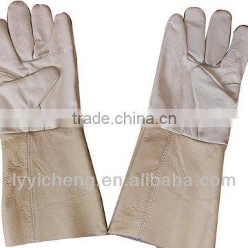 Red long sleeved cow spilt leather welding gloves