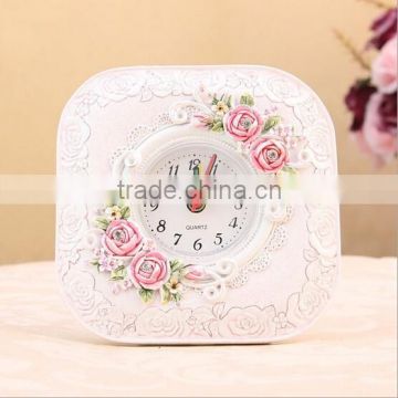 Resin creativeEuropean rural small alarm desk clock