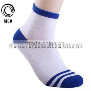 2014 Wholesale Tube Men Sport Cotton Colored Custom Design Socks Mens Socks Ankle Socks