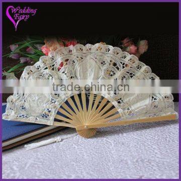 High Quality Handmande Heart Pattern Lace Fan