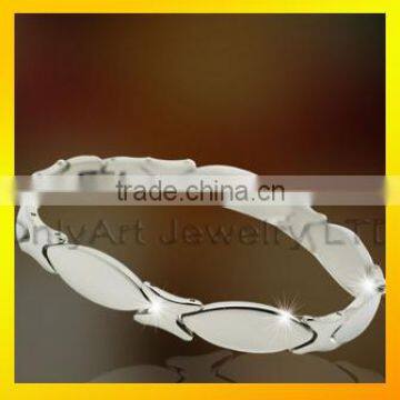 oval shape bracelet silver colour