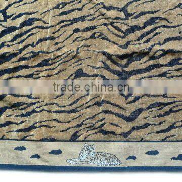 cotton jacquard towel with tiger design