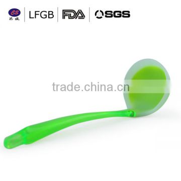 2014 attractive design professional heat resistant silicone spoon