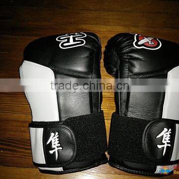 Tokushu boxing gloves