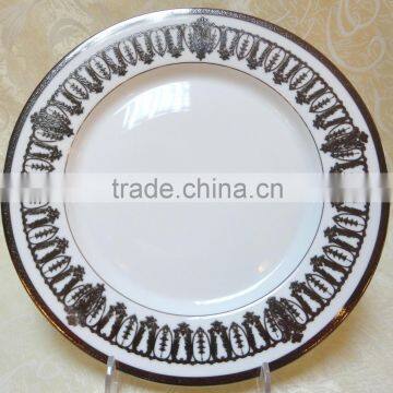 Porcelain dinner plate of exquisite decals