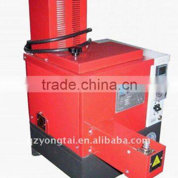 hot melt applicator with piston pump