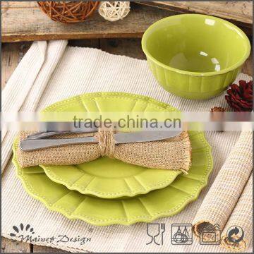 Embossed solid color cheap dinnerware set