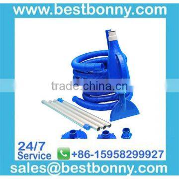 Swimming pool flexible triangular vacuum head