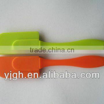 Silocone pastry spatula with new design