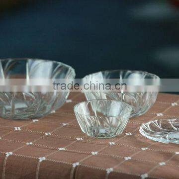 Multi-use glass salad bowl with different sizes