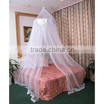 Mosquito net with satin petals