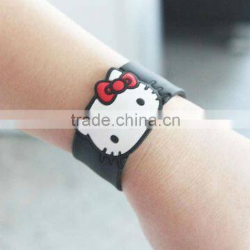 Cartoon Customized Silicone snap bracelet Slap on bands factory