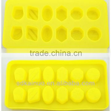 various shaped non stick silicone moldes dos doces