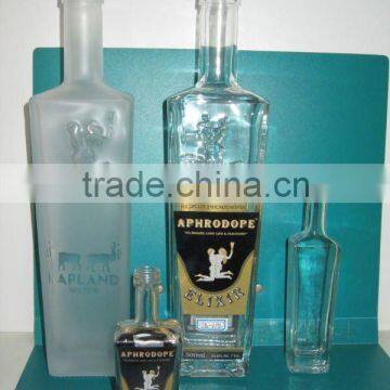 customized glass spirit liquor bottle with cork