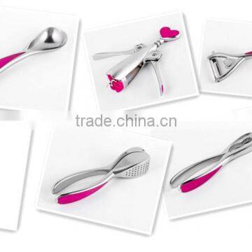 newly design heart shape zinc alloy kitchen tools corkscrew