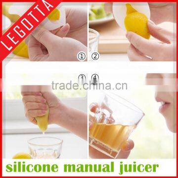 2016 wholesale high quality reusable manual silicone fruit squeezer in stock